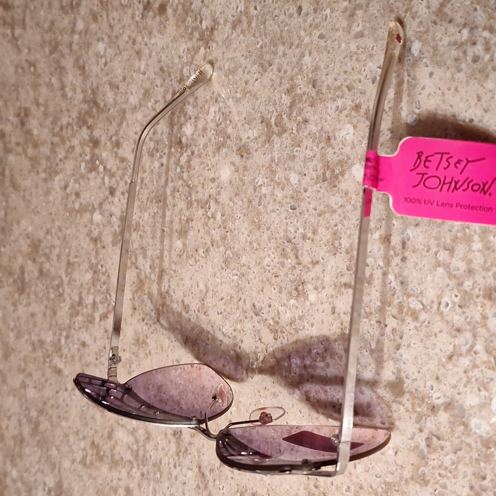 Betsey Johnson butterfly sunglasses - Picture 2 of 10